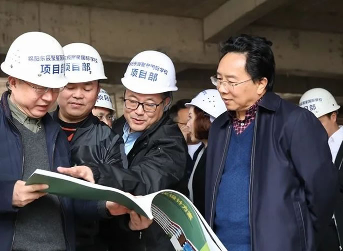 開門就是好學(xué)校丨東辰教育集團執行董事長(cháng)祝啓程調研籌建校工(gōng)作(zuò)